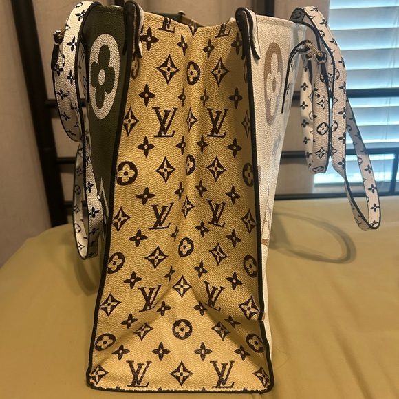 Green Tote Bag - Picture 2 of 6